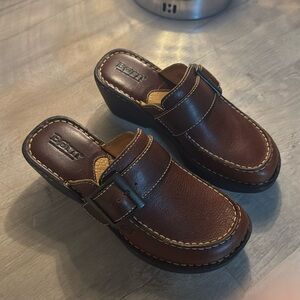 Brand New - Born- Hand Crafted Foot Wear Size 6- Chestnut Brown Buckle Mules